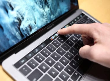 How to Clear MacBook Pro Touch Bar Data